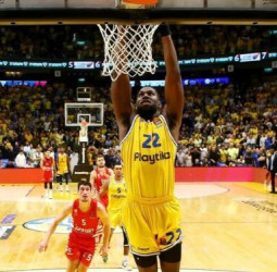El Armani Milán negocia con Alex Poythress