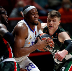 El Real Madrid pone en juego su récord perfecto en casa ante un UNICS al rojo vivo
