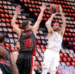 Remontada del Madrid en Milán a puerta cerrada (73-78)