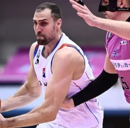Pablo Aguilar se sale en Japón