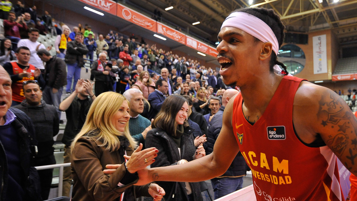El UCAM gana tras ocho derrotas con defensa y un Eddie espectacular (82-74)