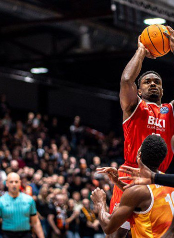 BAXI Manresa vuelve a imponerse ante el Niners Chemnitz, 78-89
