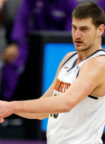 Nikola Jokic iguala un récord solo al alcance de Oscar Robertson