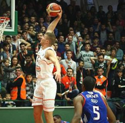 El Banvit infringe la primera derrota al Anadolu Efes, Fenerbahce, fácil ante el Buyukçekmece