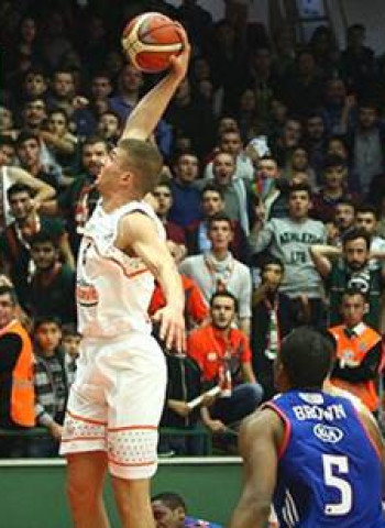 El Banvit infringe la primera derrota al Anadolu Efes, Fenerbahce, fácil ante el Buyukçekmece