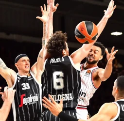 Virtus protagoniza una remontada para vencer a Olympiacos, 69-67