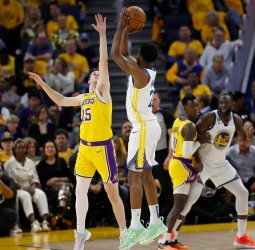 Curry y Warriors evitan eliminación; Davis se lesiona (106-121) [2-3]