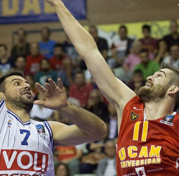 El UCAM Murcia inicia la Eurocup a lo grande (86-77)