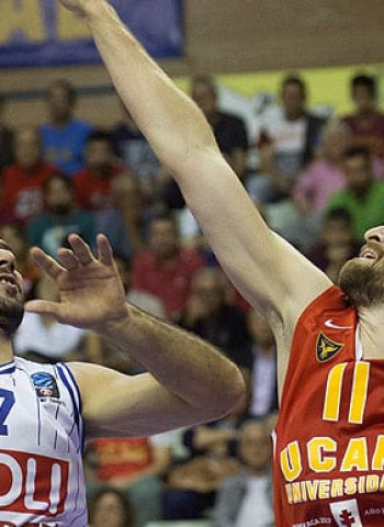 El UCAM Murcia inicia la Eurocup a lo grande (86-77)