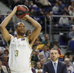 Randolph sufre una fractura en un dedo de la mano izquierda