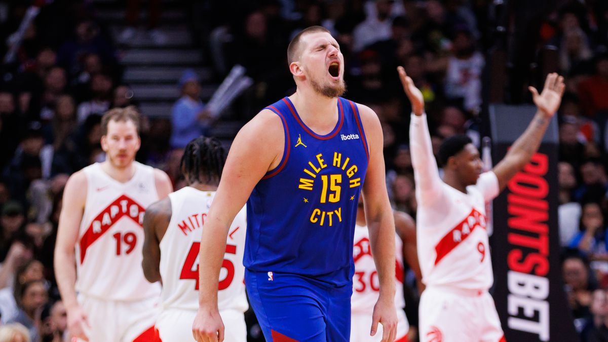 Remontada y prórroga para que los Nuggets se estrenen, 127-125