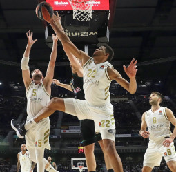 El Real Madrid vence al Panathinaikos y se acerca al Playoff (96-78)