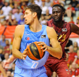Río Breogán gana con solvencia en Murcia con un Happ inconmensurable (70-84)