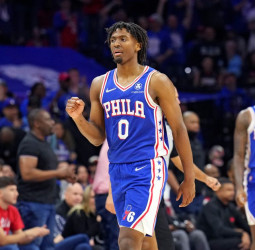 [1-0] Los Sixers arrollan a los Raptors (111-131)