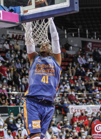 Alegría taronja en Zaragoza en el gran día de Dubljevic (70-76)