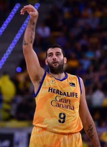 Giannis Bourousis ficha por el Peristeri