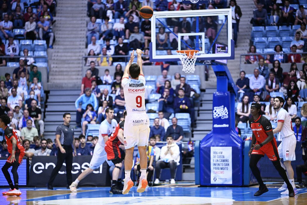 Monbus Obradoiro suma la decimotercera a costa de un necesitado y luchador Coviran Granada (89-83)