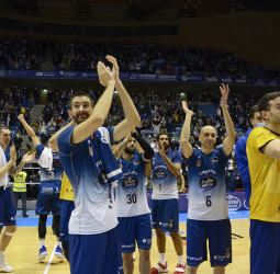 Birutis, Robertson y Hobbs igualan la mejor marca de valoración de un trío en la historia de Monbus Obradoiro en el derbi gallego