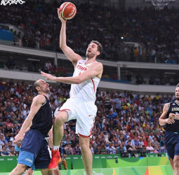 Imparables a cuartos con otra exhibición sobre Argentina (92-73)