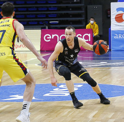 "Papa" Huertas y un imperial Shermadini apagan la reacción de Gielo (93-81)