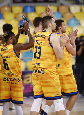 Herbalife Gran Canaria cambia de imagen y sale de la zona roja (87-71)