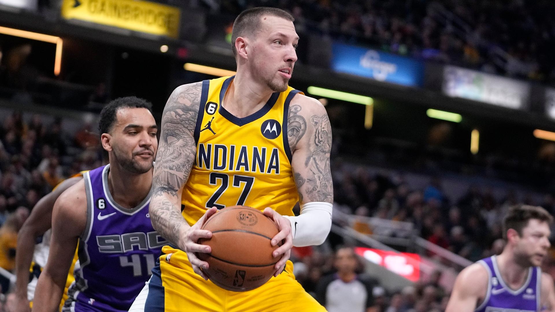 Daniel Theis muestra su descontento