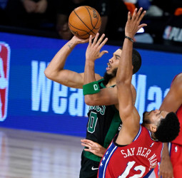 Los Celtics, remontada y victoria al ritmo de Tatum y Brown (101-109) [1-0]