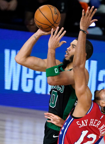 Los Celtics, remontada y victoria al ritmo de Tatum y Brown (101-109) [1-0]