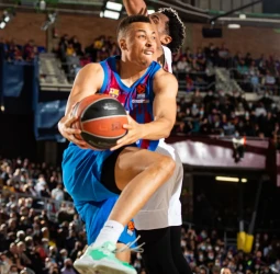 Brandon Davies lidera la victoria del Barça ante un gran Bayern (77-67)