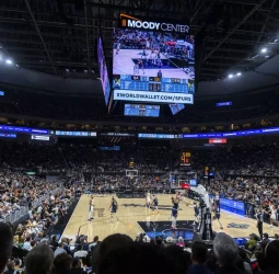 Los Nuggets vencen en Austin