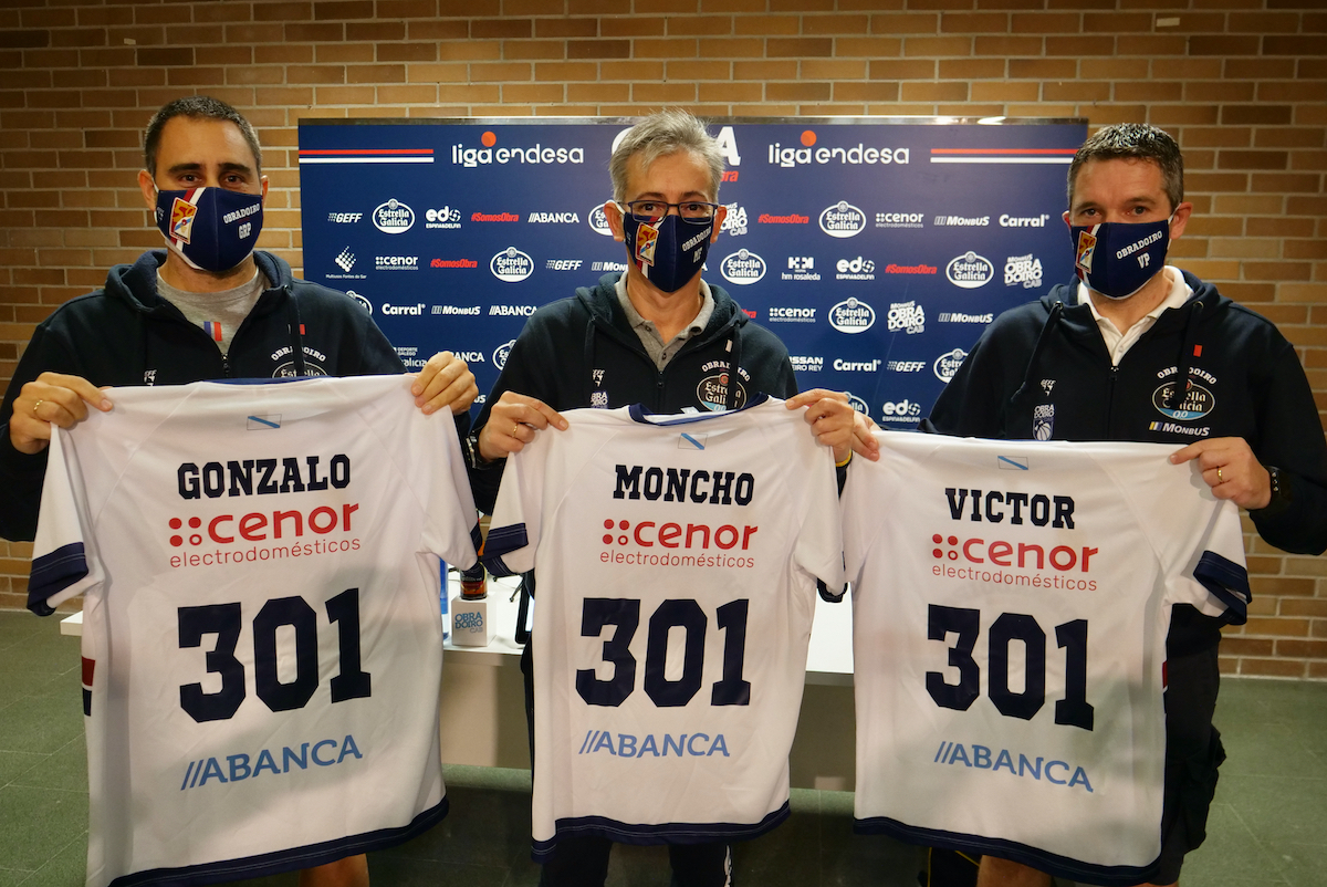 El Monbus Obradoiro homenajea a Moncho, Víctor y Gonzalo por superar los 300 partidos en la acb