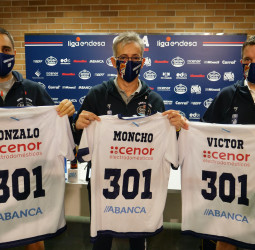 El Monbus Obradoiro homenajea a Moncho, Víctor y Gonzalo por superar los 300 partidos en la acb