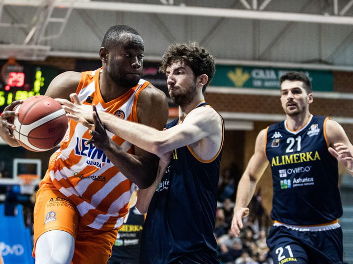 Derrota en Pumarín del Leyma Coruña (93-83)