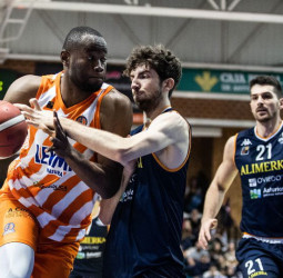 Derrota en Pumarín del Leyma Coruña (93-83)