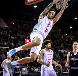 El Bonn aprovecha el buen partido de Herrera para forzar el tercero, 66-76