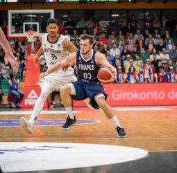 Alemania se hace fuerte en su cancha ante Francia