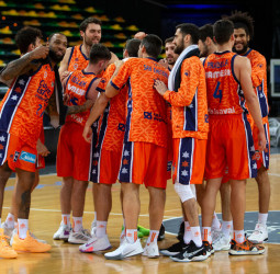 El Valencia Basket roza la perfección en Miribilla (73-106)