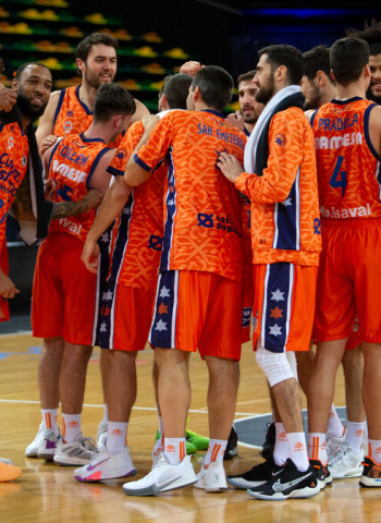 El Valencia Basket roza la perfección en Miribilla (73-106)