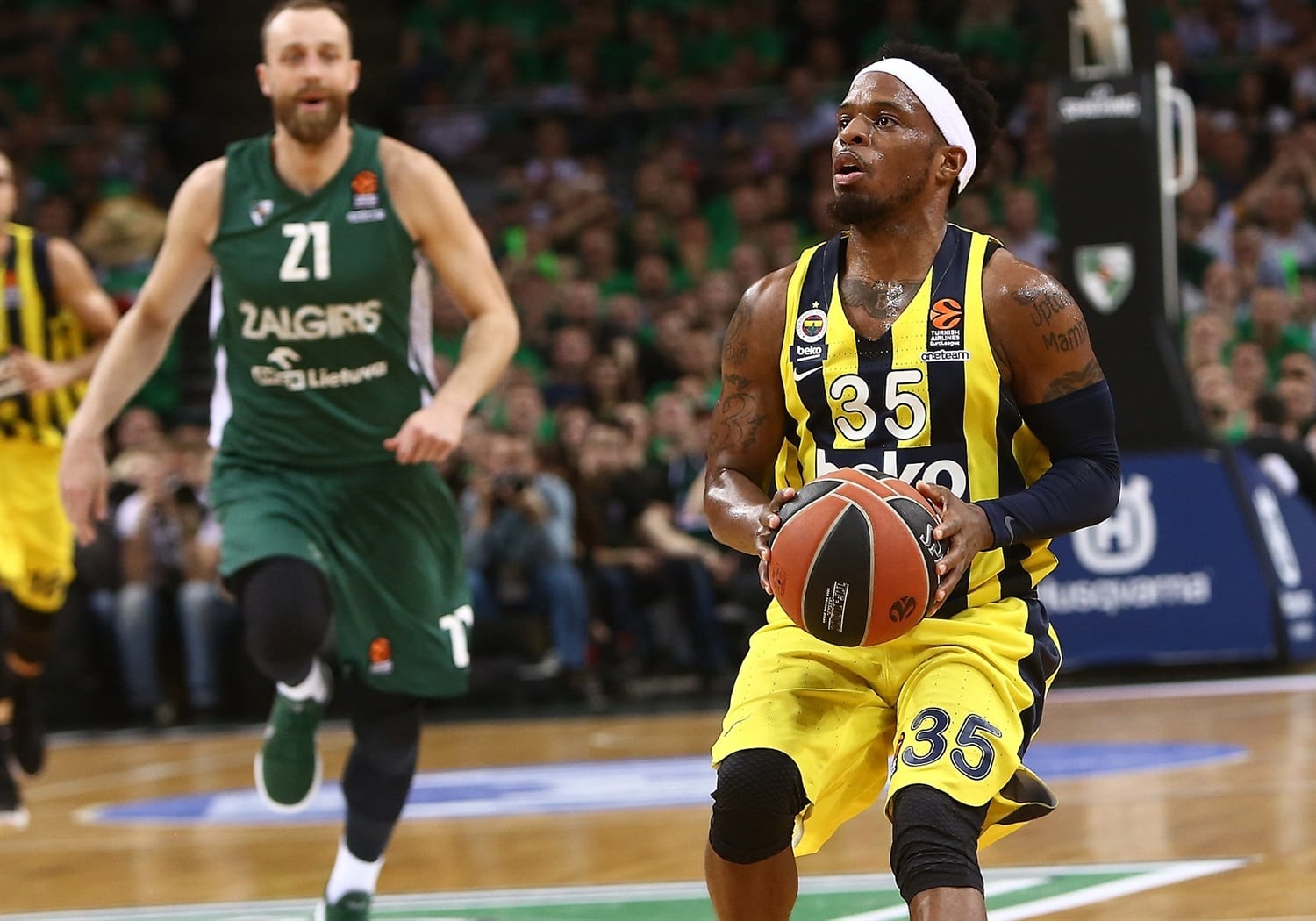 Bobby Dixon lidera al Fenerbahce a su quinta final four consecutiva (82-99) [3-1]