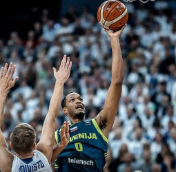 Dragic ejecuta y Randolph decide ante Finlandia (78-81)