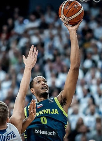 Dragic ejecuta y Randolph decide ante Finlandia (78-81)