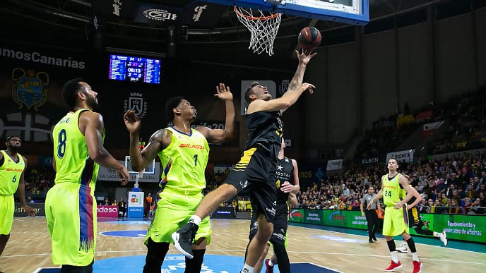 Tim Abromaitis clave para someter al Barça Lassa (63-57)