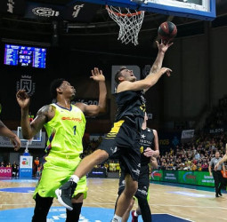 Tim Abromaitis clave para someter al Barça Lassa (63-57)