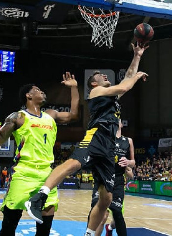 Tim Abromaitis clave para someter al Barça Lassa (63-57)