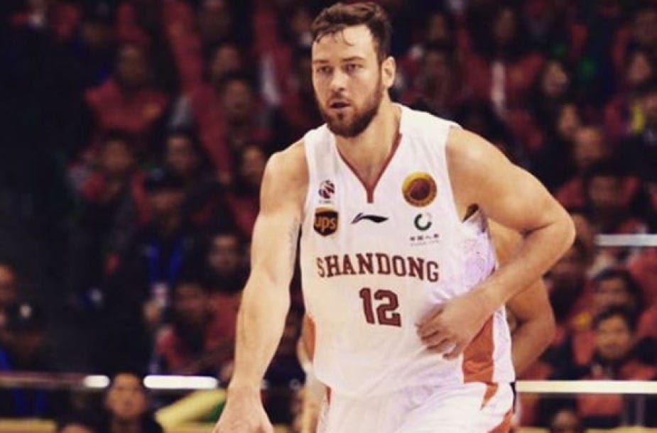 Donatas Motiejunas renovará con el Shandong chino