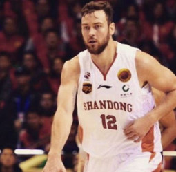 Donatas Motiejunas renovará con el Shandong chino