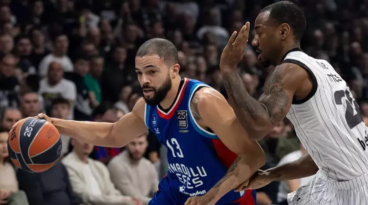 Anadolu Efes da un gran paso hacia la postemporada, 65-97