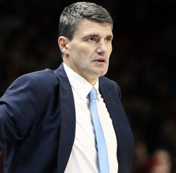 Anadolu Efes anuncia el cese de Velimir Perasovic