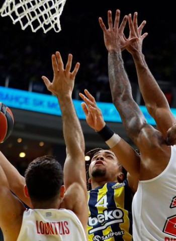 El Olympiacos acribilla a triples al Fenerbahce, 73-93