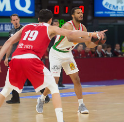 Sexta victoria consecutiva del Baskonia en Liga Endesa (82-71)